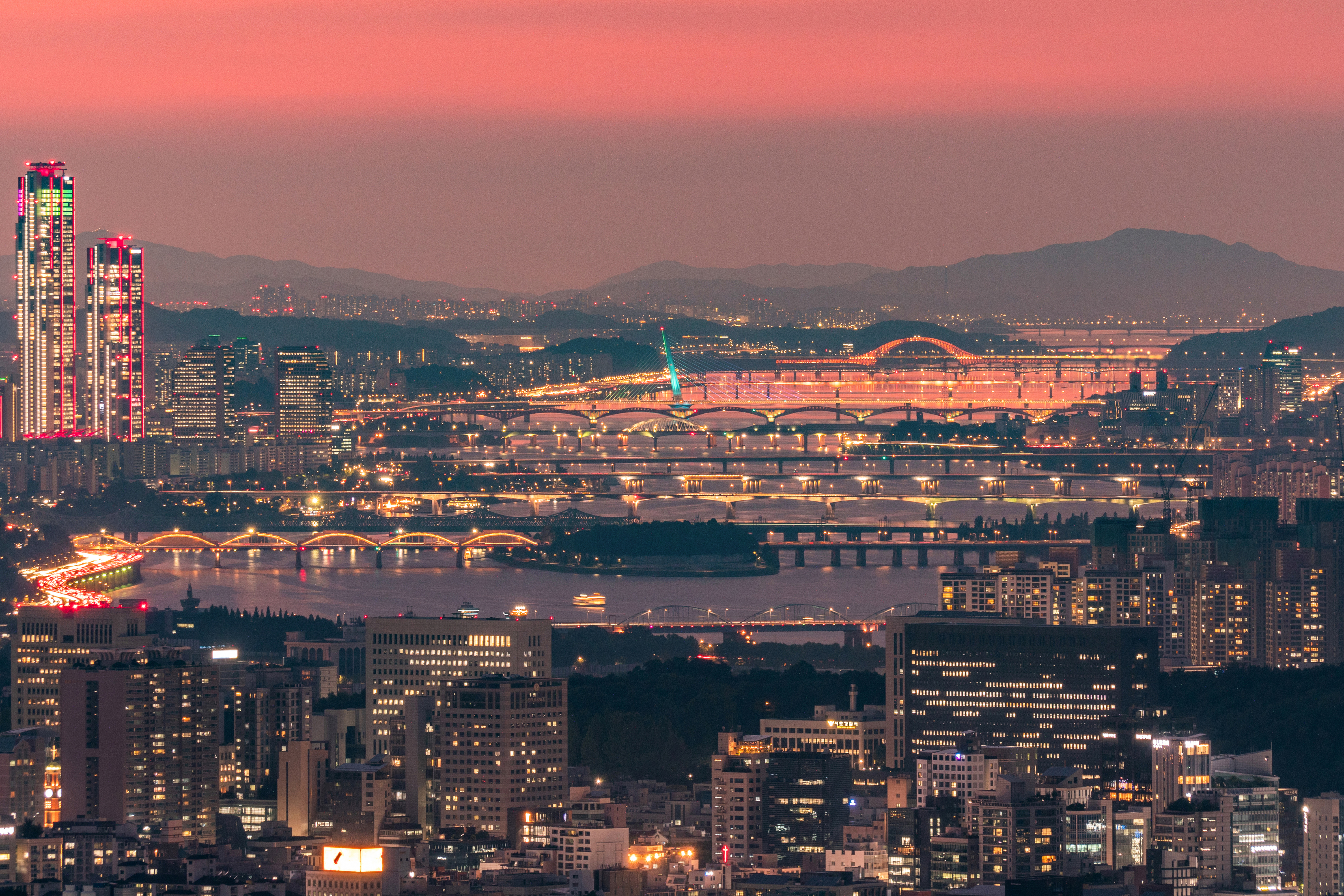 2위. 송승욱_한강을 이어주는 대교들.jpg